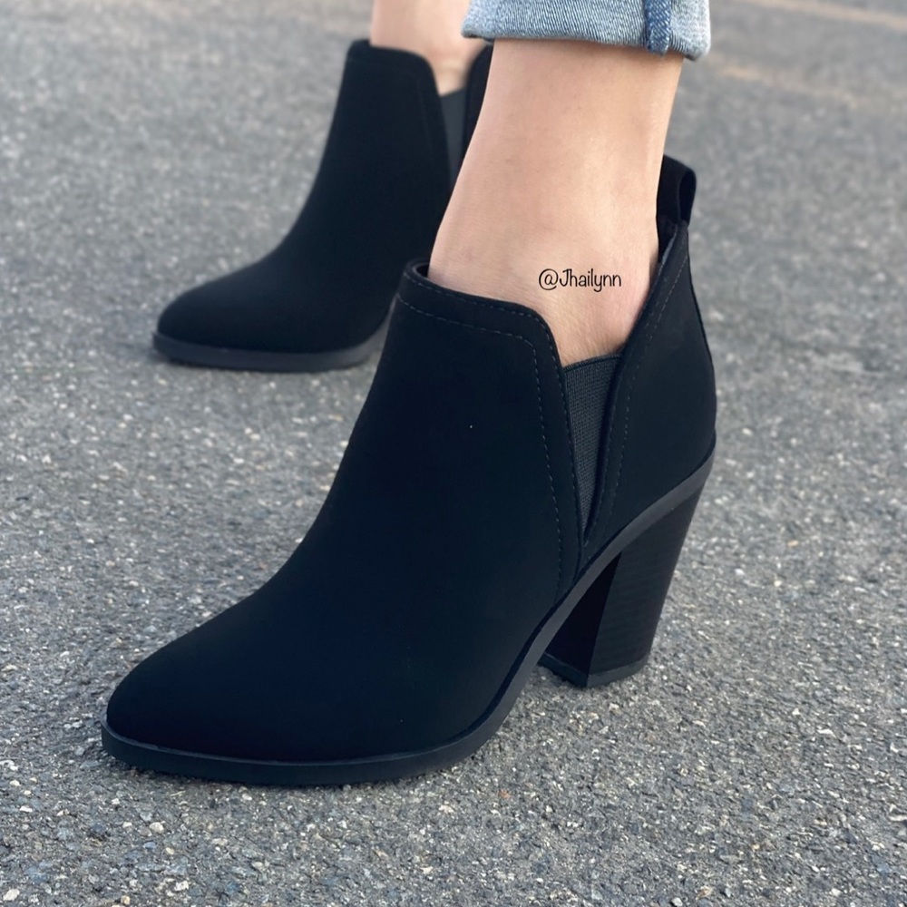 Black chunky heel bootie - Picture 3 of 6